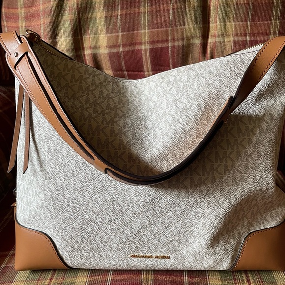 Michael Kors Handbags - Michael Kors bag